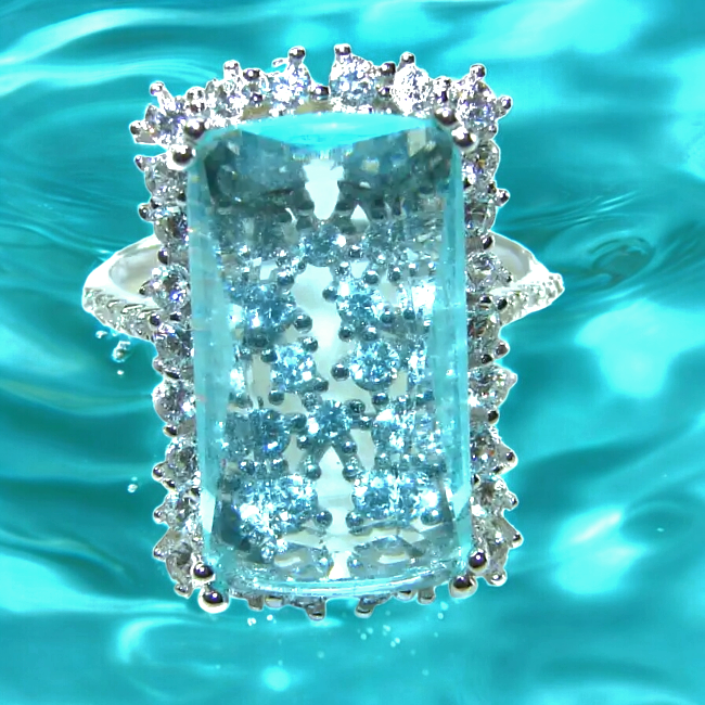 Splendid 10.5 carat Aquamarine .925 Sterling Silver Handcrafted Ring size 6 1/2