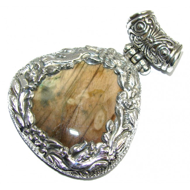 Vintage Design Labradorite Handcrafted Sterling Silver Pendant