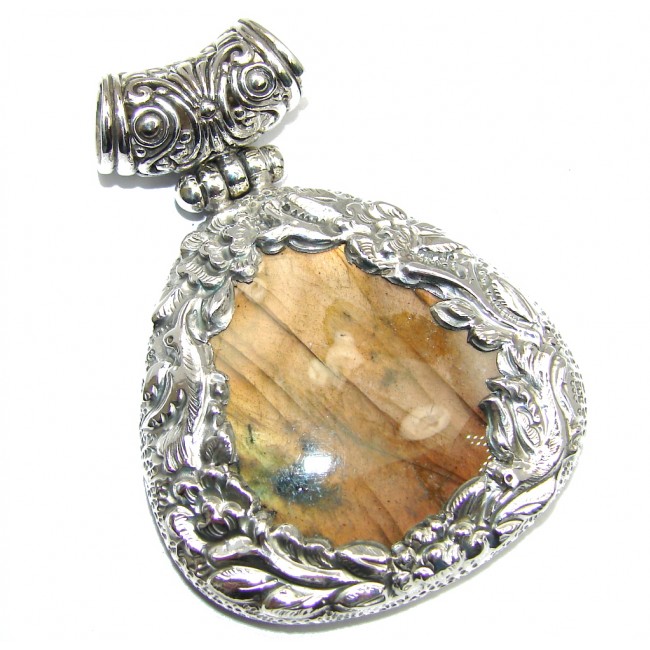 Vintage Design Labradorite Handcrafted Sterling Silver Pendant