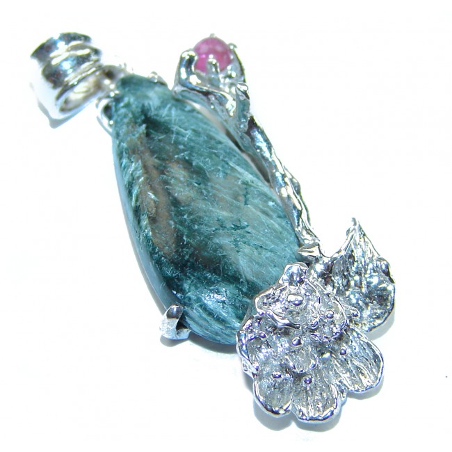 Precious natural Seraphinite .925 Sterling Silver handmade Pendant