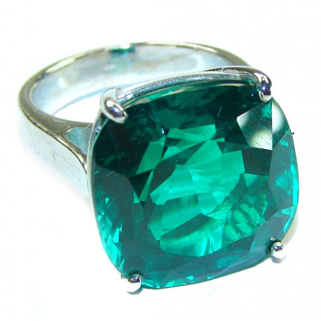 Authentic 15.5 carat volcanic Green Helenite .925 Sterling Silver ring s. 5 3/4