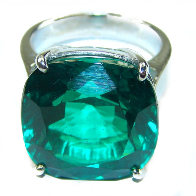 Authentic 15.5 carat volcanic Green Helenite .925 Sterling Silver ring s. 5 3/4