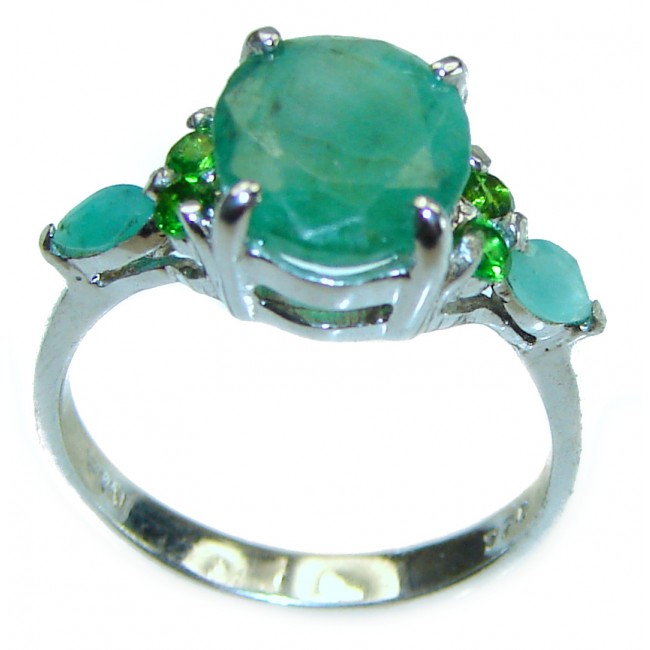 Luxurious 4.5 carata Emerald .925 Sterling Silver handcrafted Ring s. 5