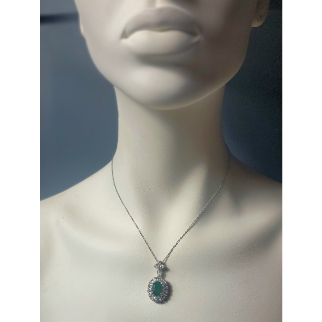 Luxurious 6.8 carat Emerald .925 Sterling Silver handmade Necklace