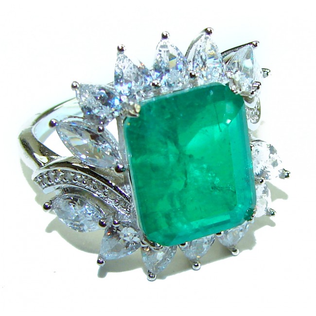 Luxurios 22.5 carat Emerald .925 Sterling Silver handmade Ring size 7 1/4