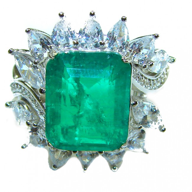 Luxurios 22.5 carat Emerald .925 Sterling Silver handmade Ring size 7 1/4