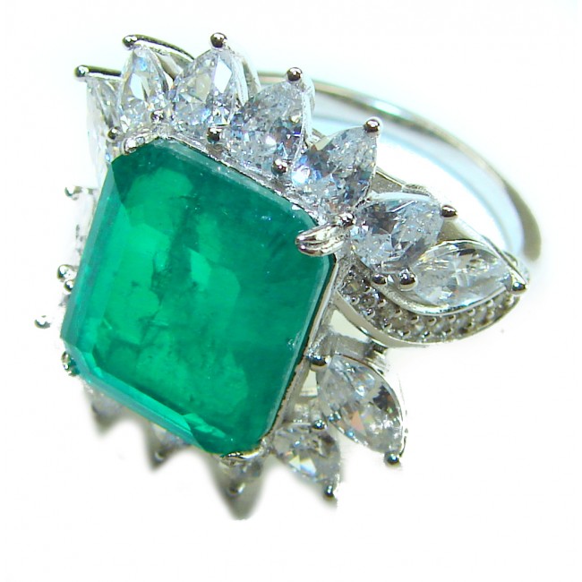 Luxurios 22.5 carat Emerald .925 Sterling Silver handmade Ring size 7 1/4