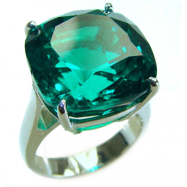 Spring Breeze Natural 15.6 carat oval cut Green Chrome Diopside .925 Sterling Silver ring size 7