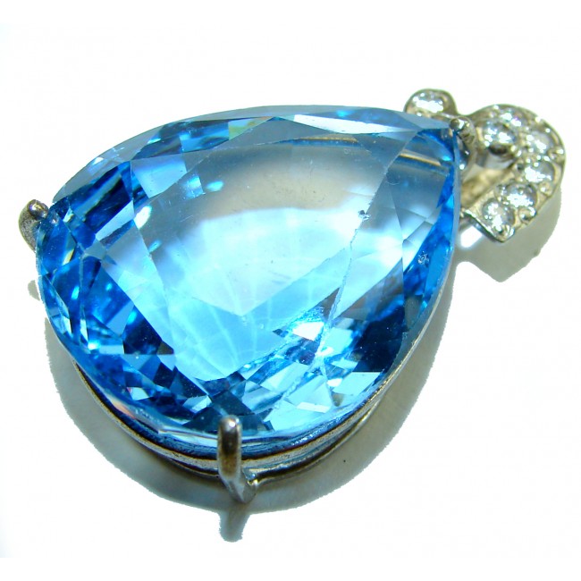 Splendid 27.5 carat Swiss Blue Topaz .925 Sterling Silver Handcrafted Pendant