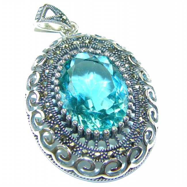 Vintage design 18.6 carat oval cut Aquamarine .925 Sterling Silver handmade Pendant