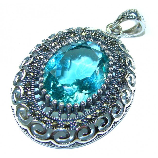 Vintage design 18.6 carat oval cut Aquamarine .925 Sterling Silver handmade Pendant