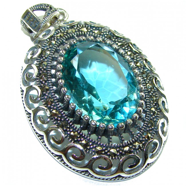 Vintage design 18.6 carat oval cut Aquamarine .925 Sterling Silver handmade Pendant